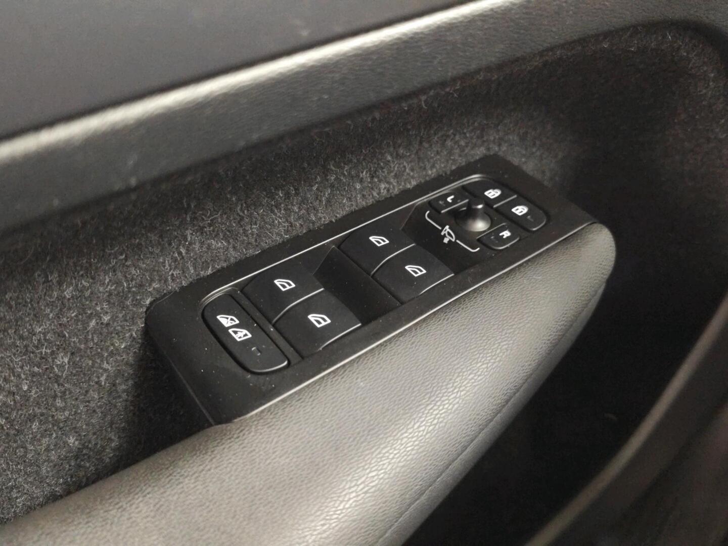 VOLVO XC40 2021