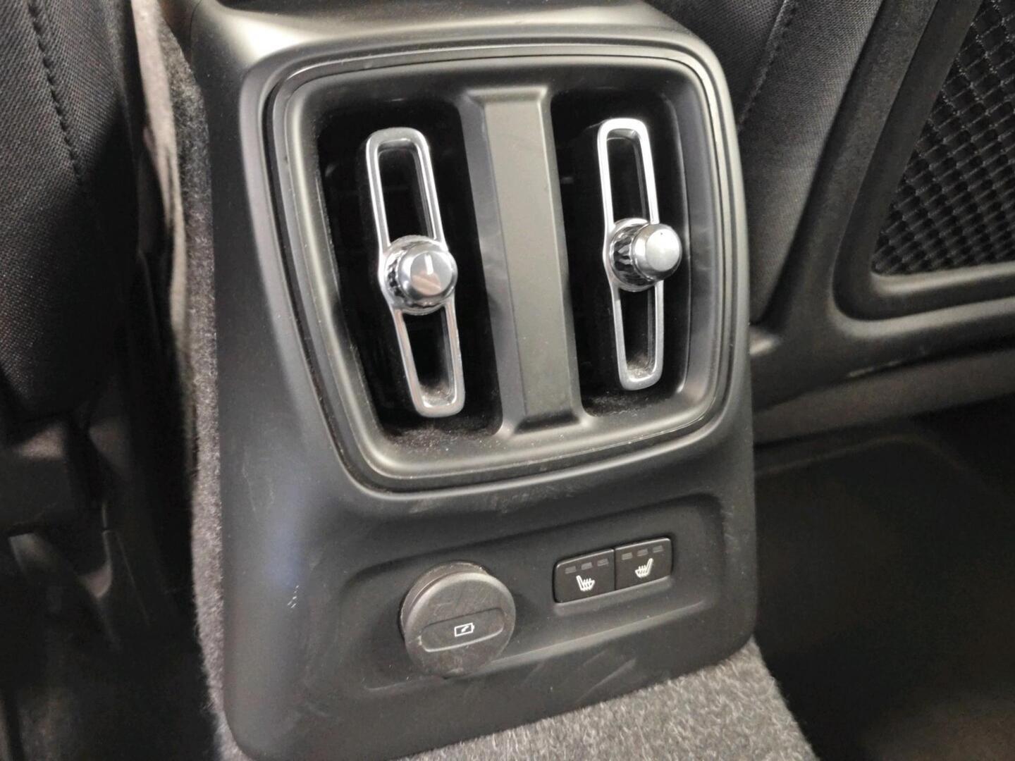 VOLVO XC40 2021