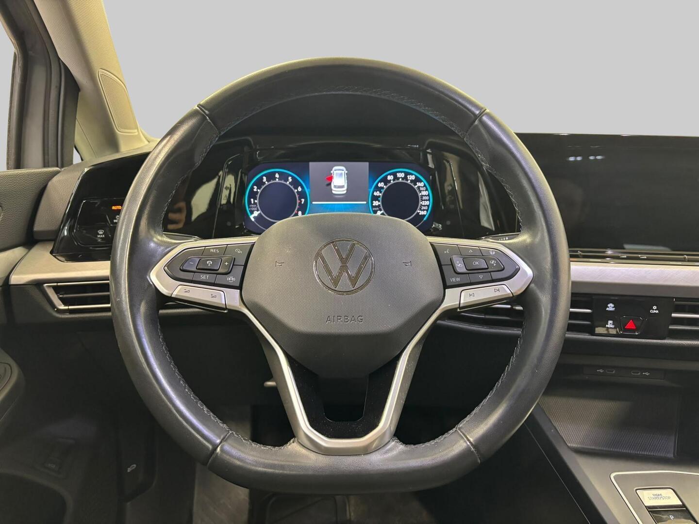VOLKSWAGEN Golf 2023