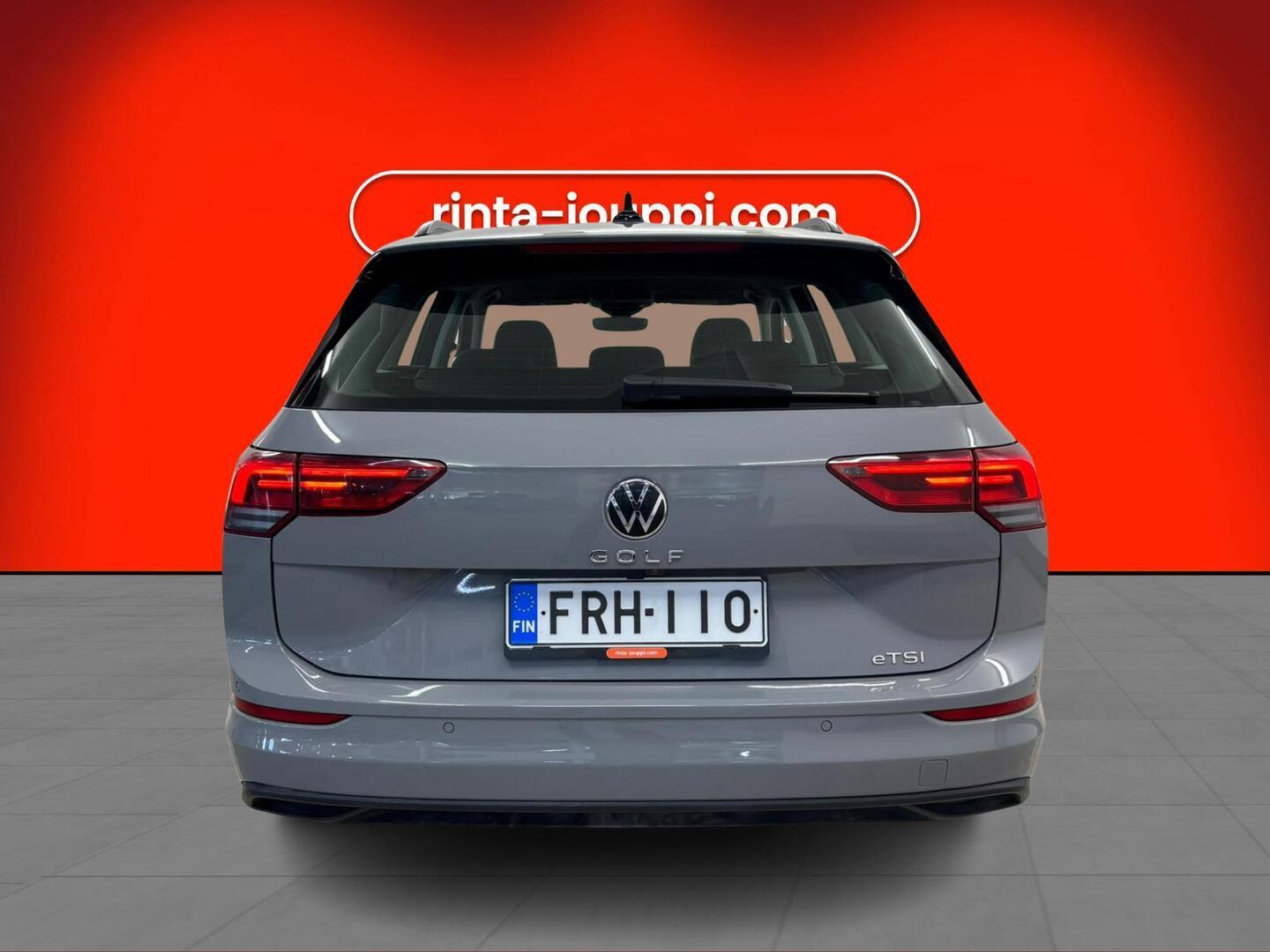 VOLKSWAGEN Golf 2023