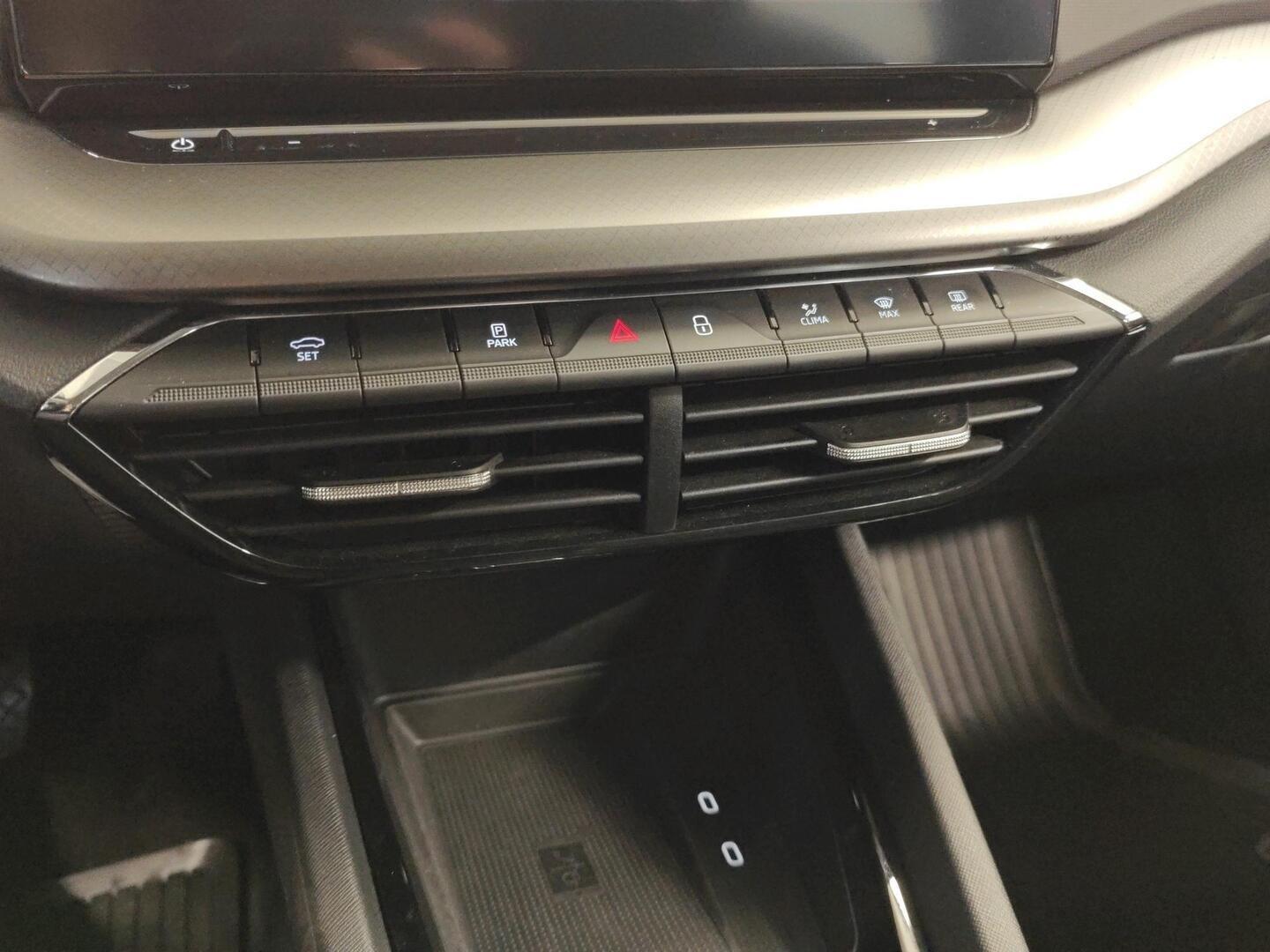 SKODA Octavia 2024