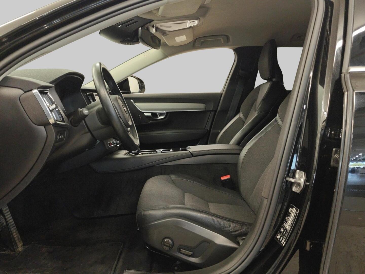VOLVO V90 2021