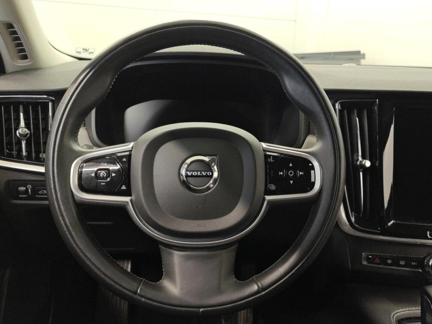 VOLVO V90 2021