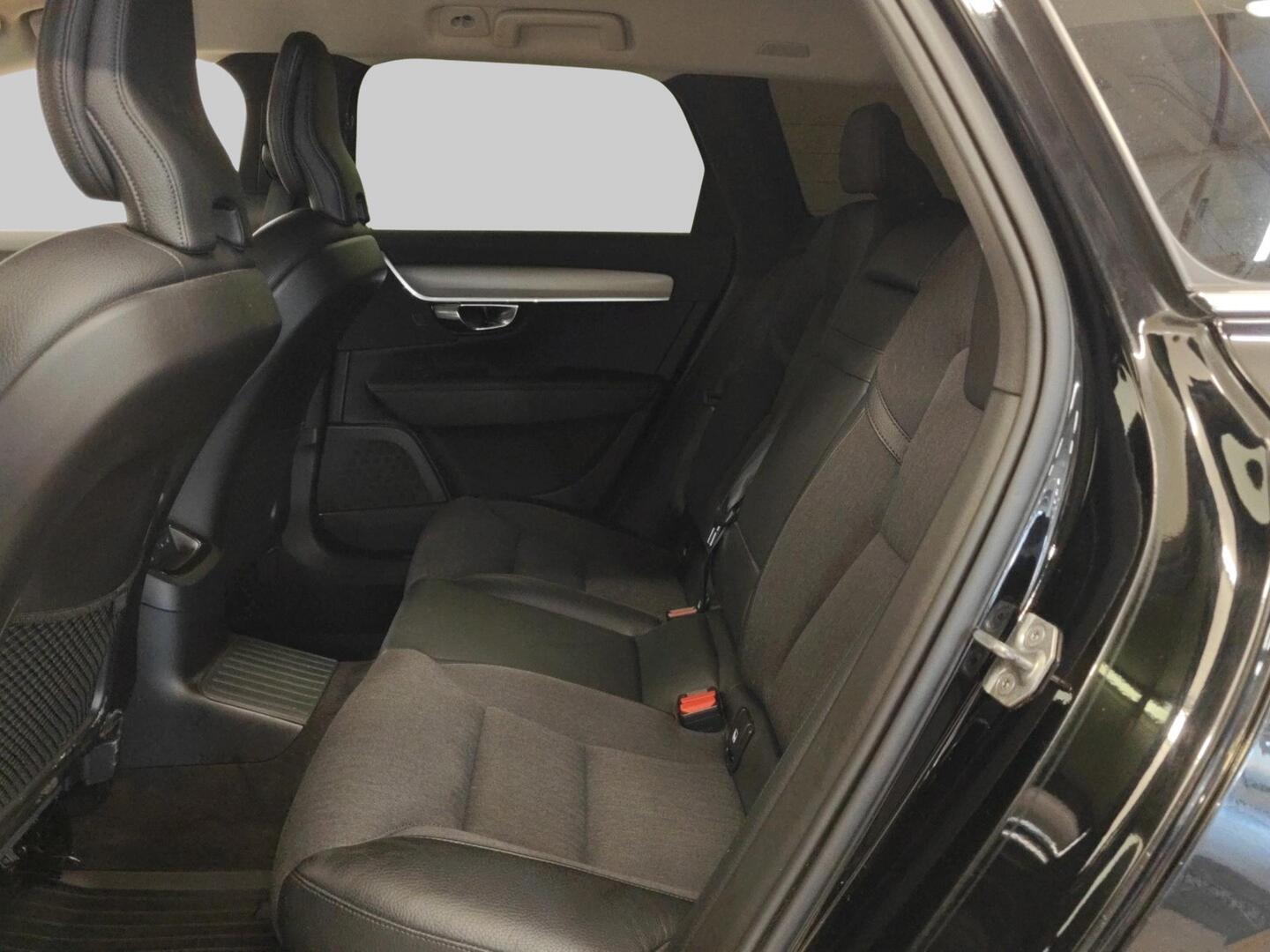VOLVO V90 2021