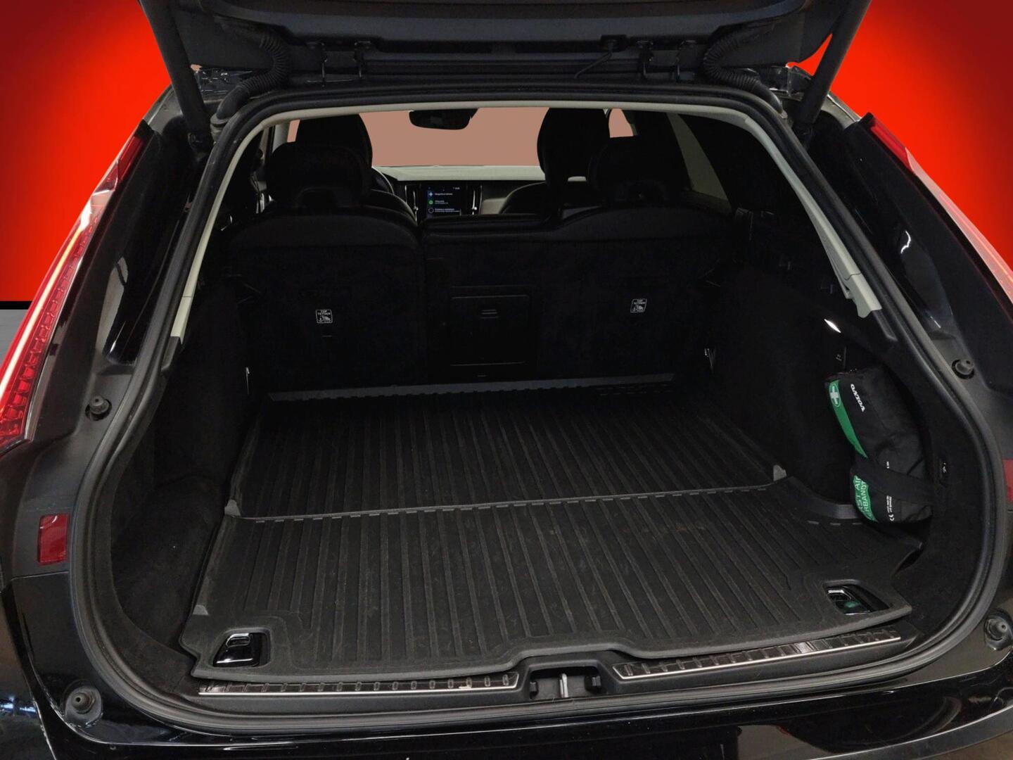 VOLVO V90 2021