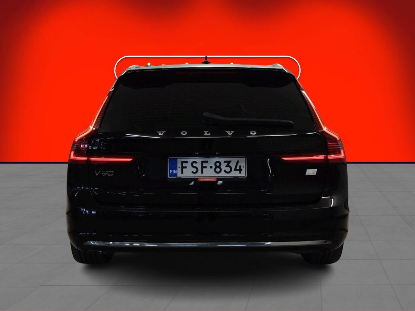 VOLVO V90 2021