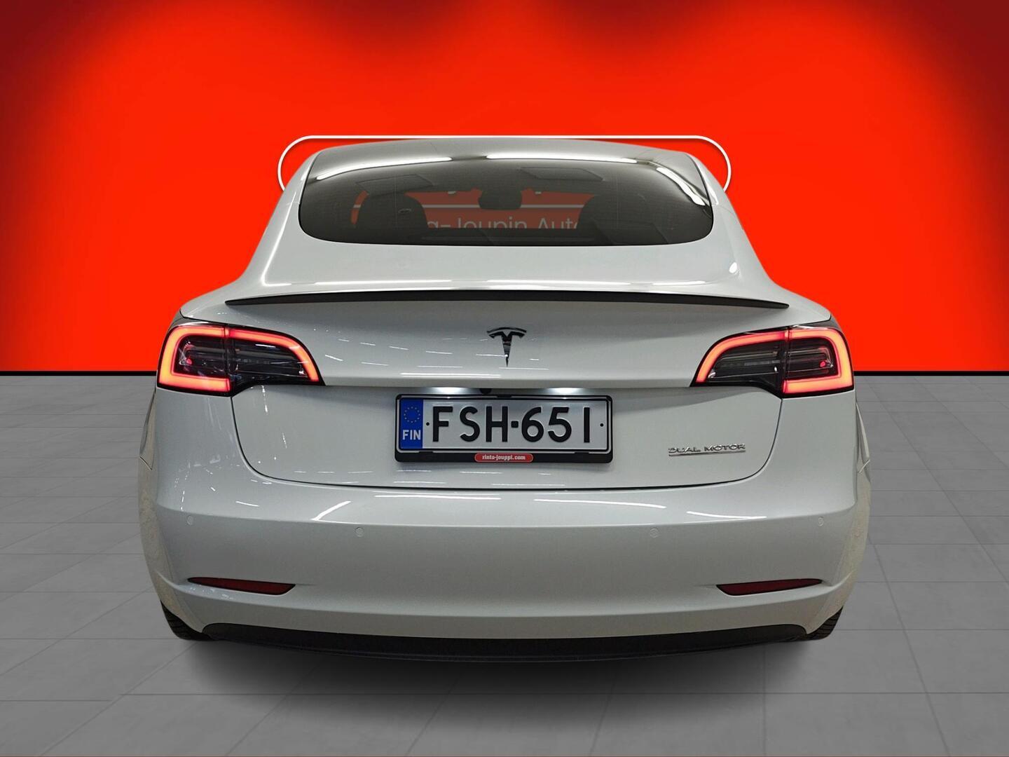 TESLA MODEL 3 2021