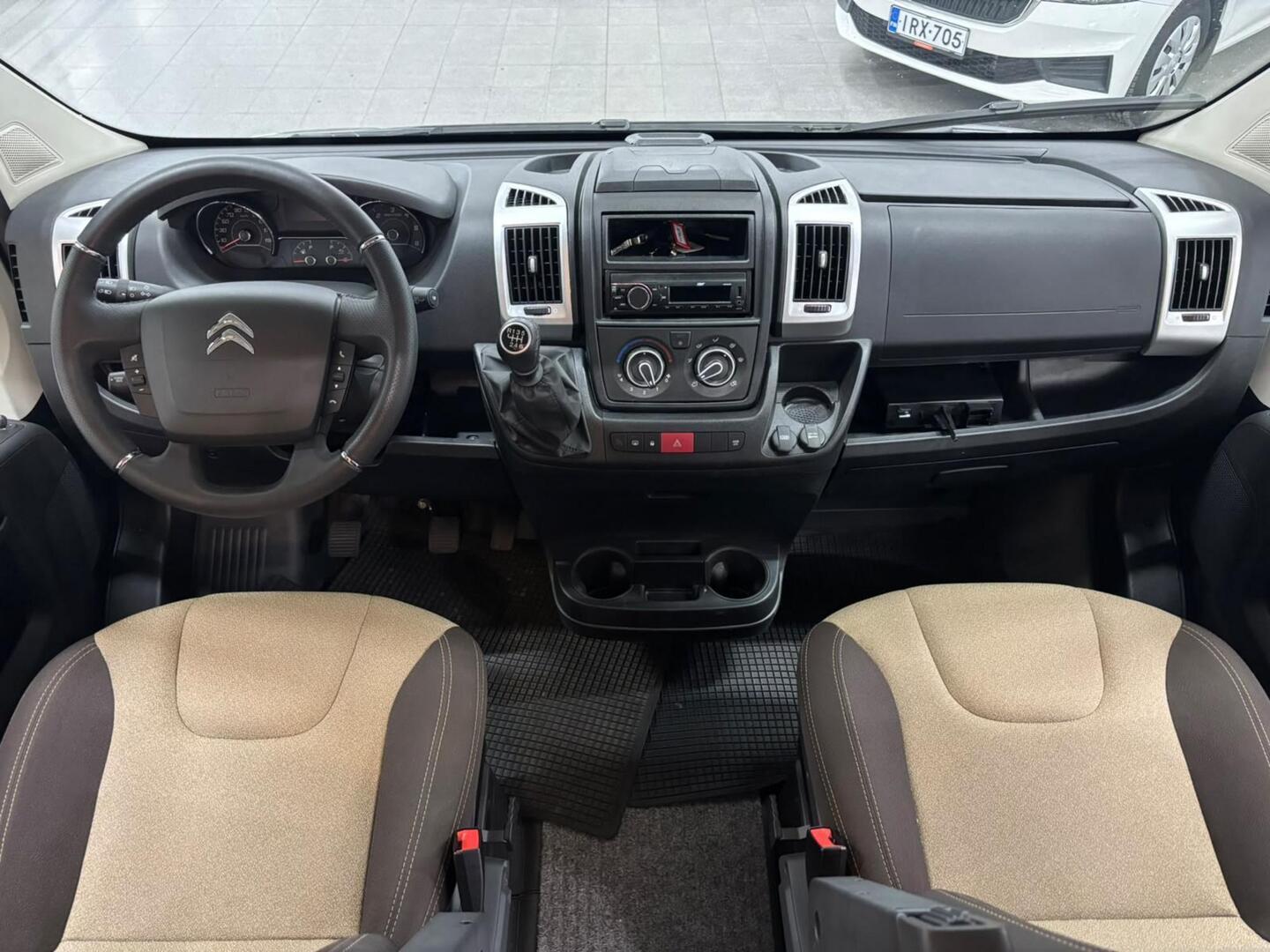 ROADCAR VAN R 600 2024