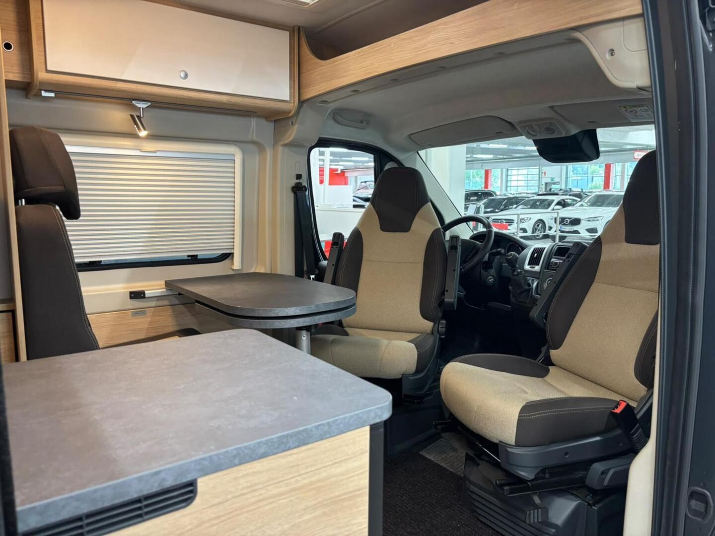 ROADCAR VAN R 600 2024