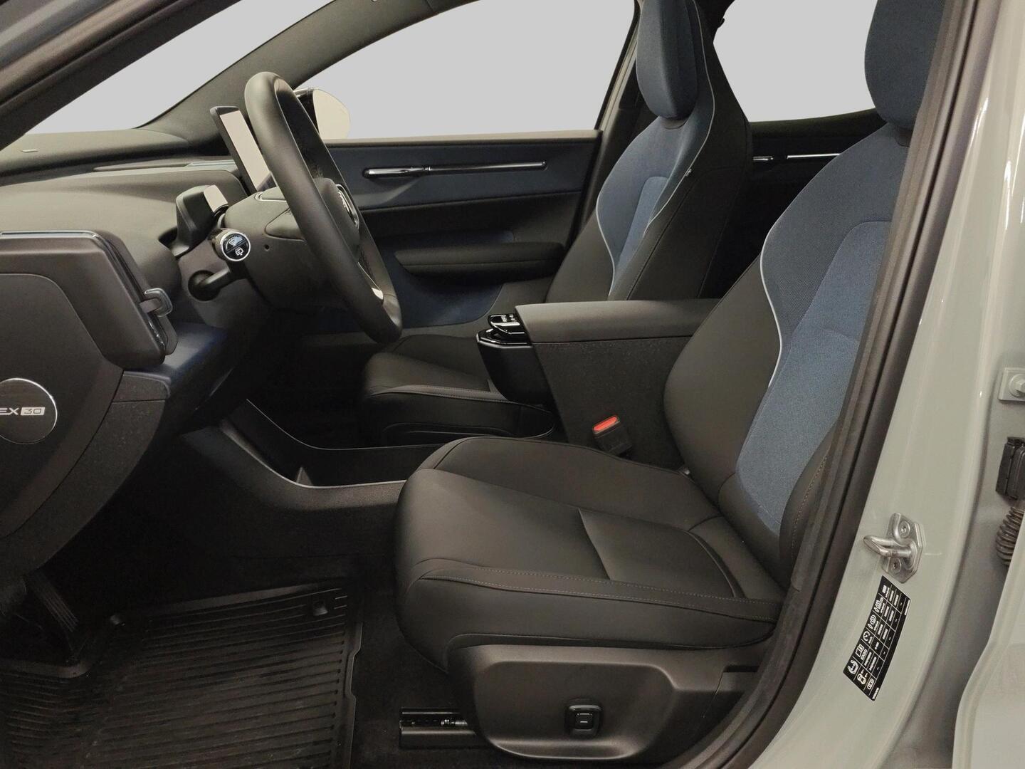 VOLVO EX30 2024