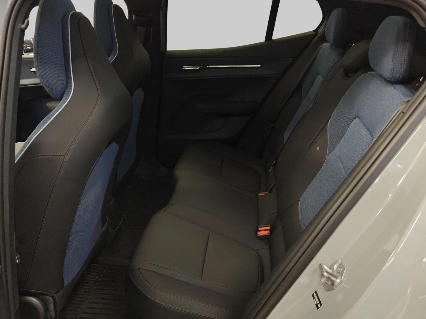 VOLVO EX30 2024