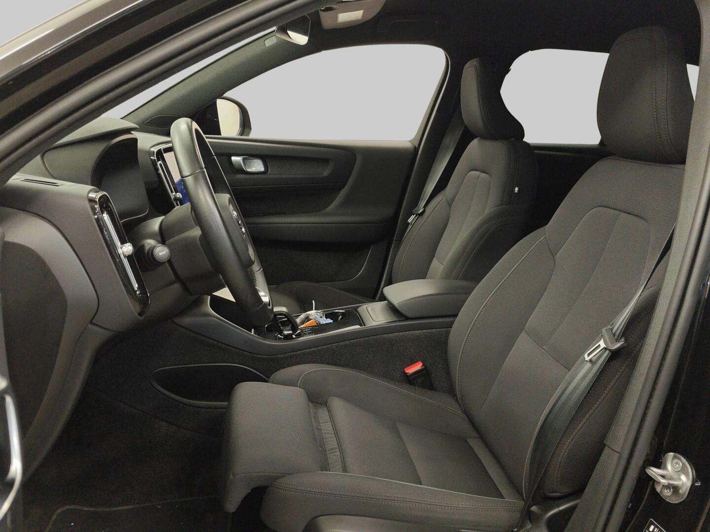 VOLVO XC40 2023