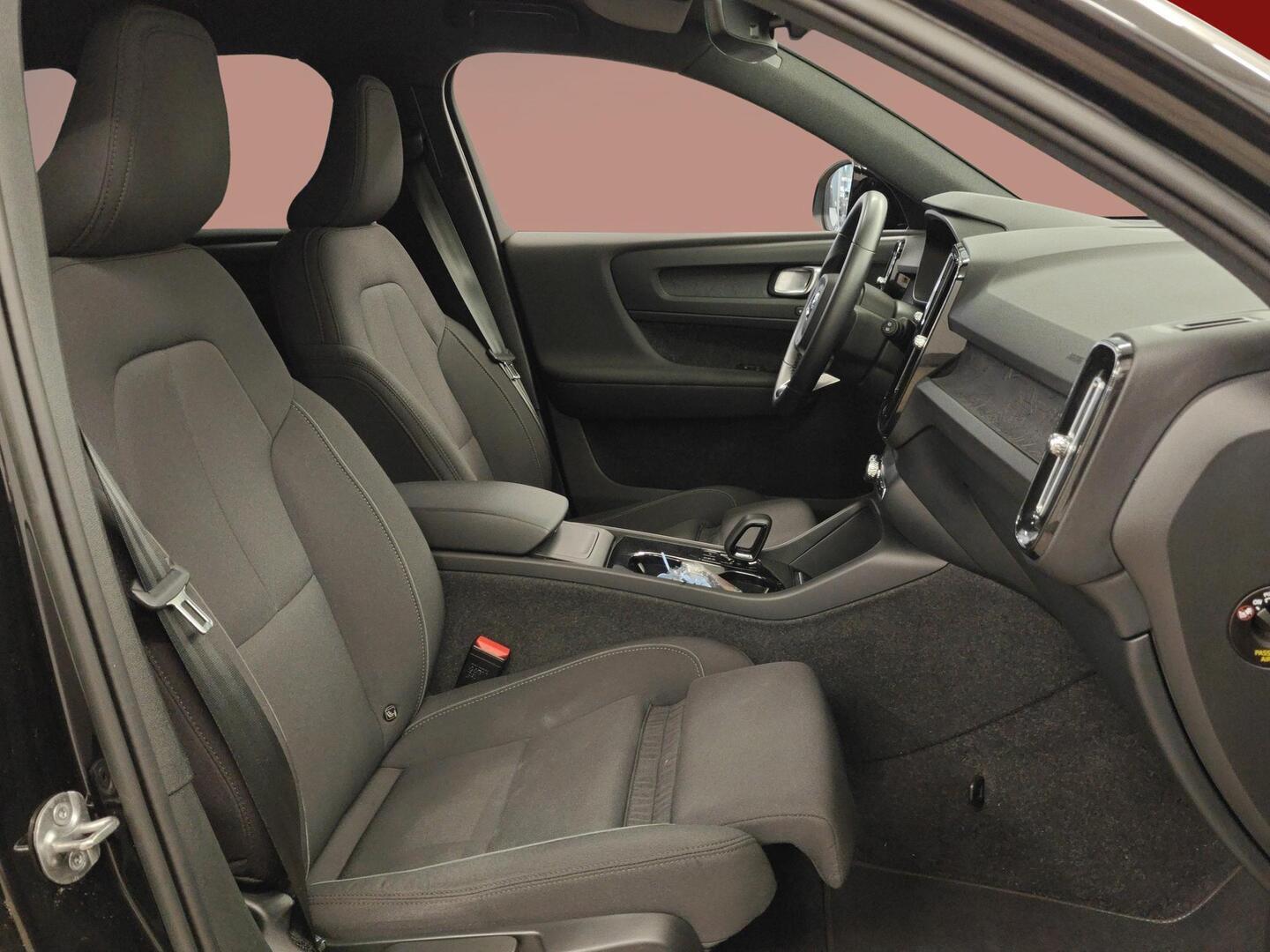 VOLVO XC40 2023