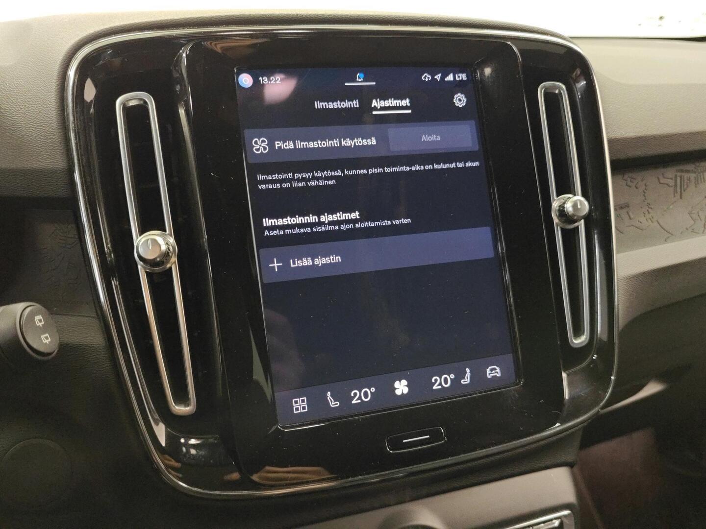 VOLVO XC40 2023