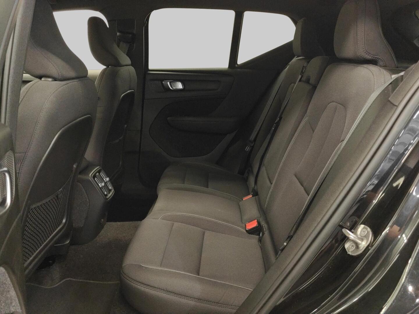 VOLVO XC40 2023