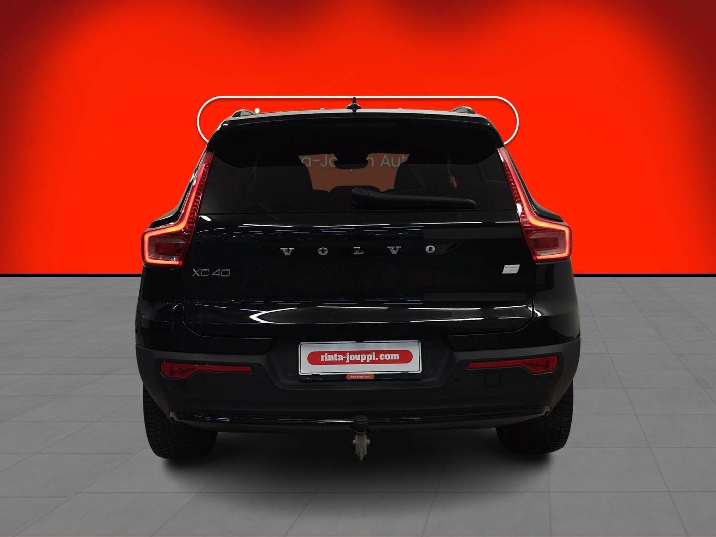 VOLVO XC40 2023