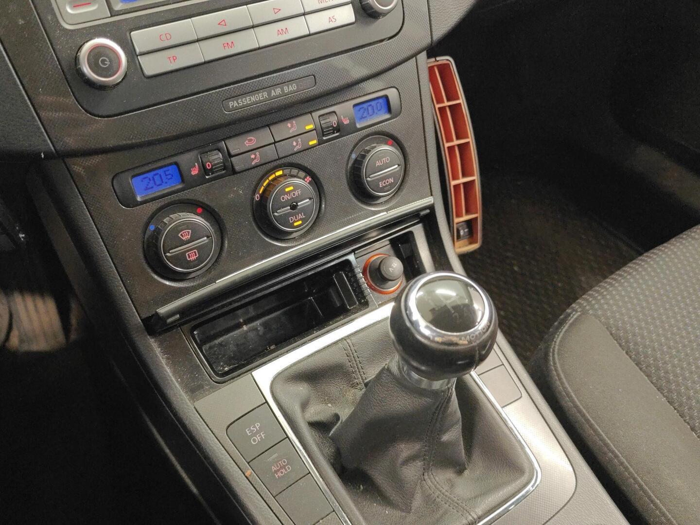 VOLKSWAGEN Passat 2006