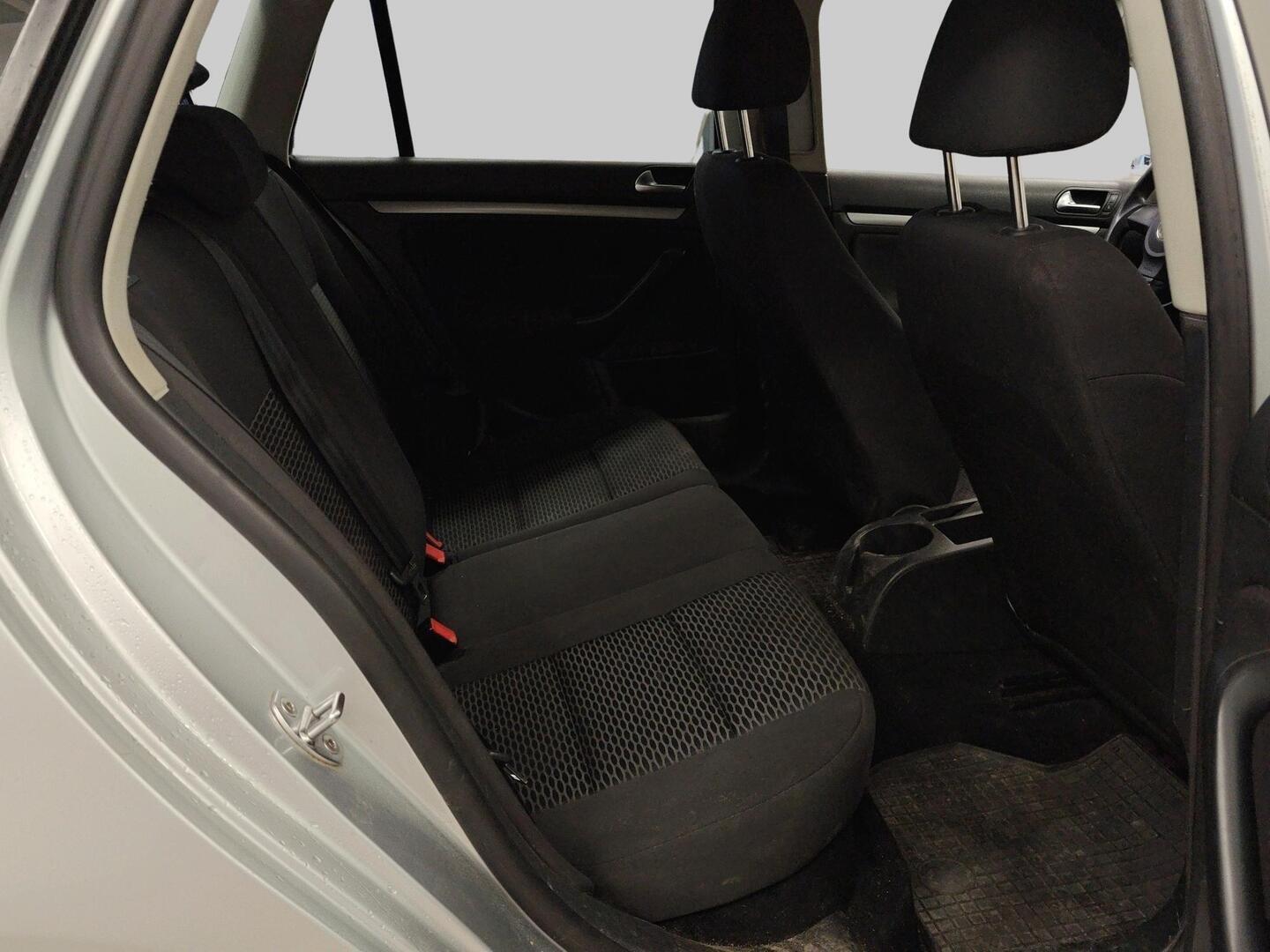 VOLKSWAGEN Golf 2011