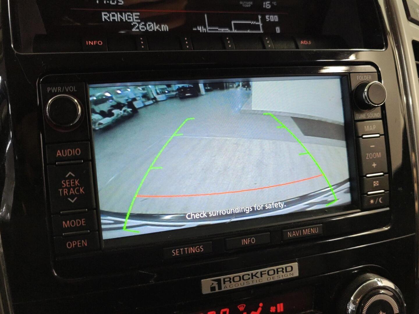 MITSUBISHI Pajero 2016