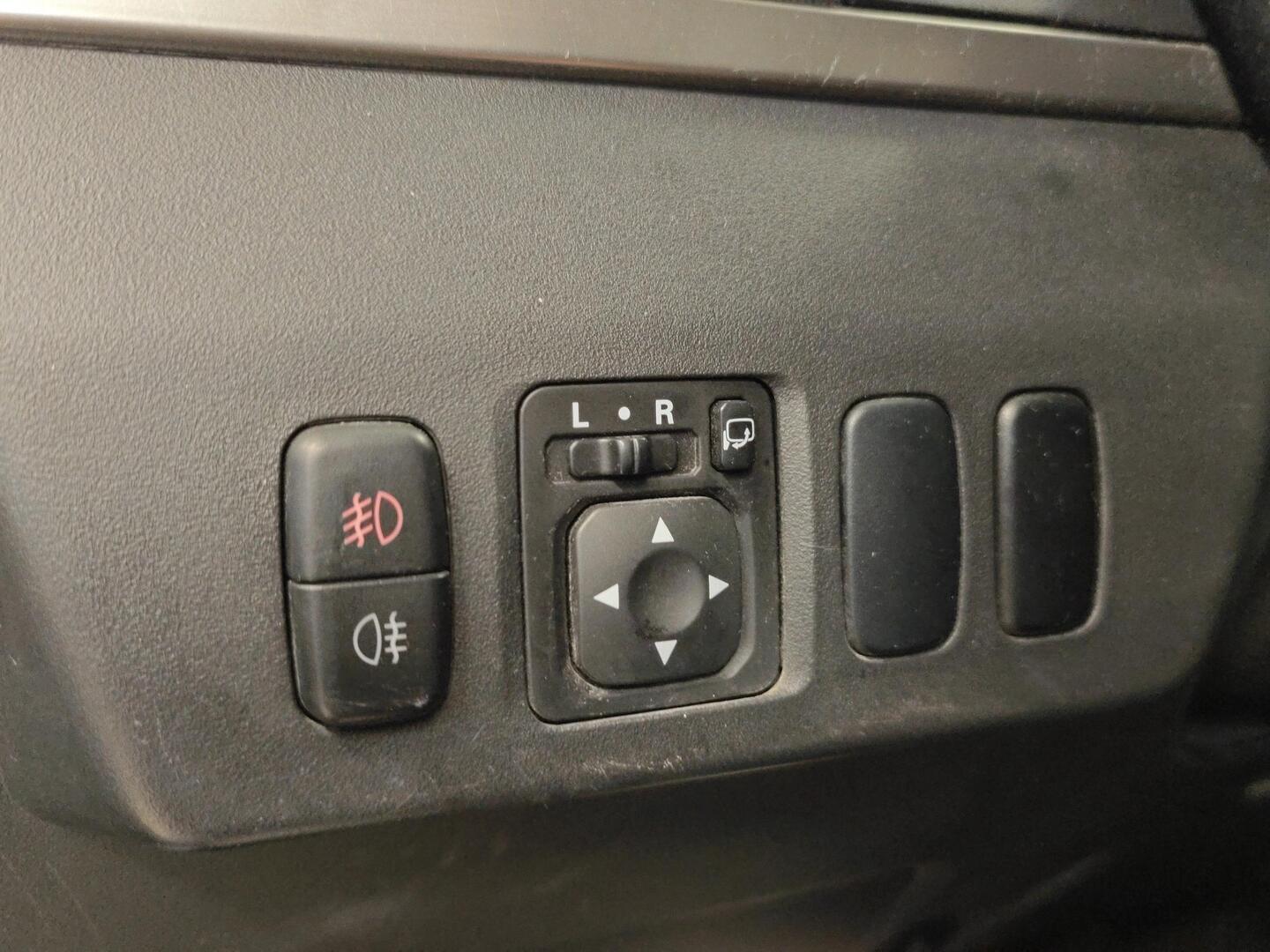 MITSUBISHI Pajero 2016