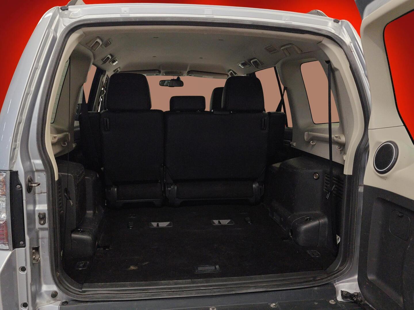 MITSUBISHI Pajero 2016