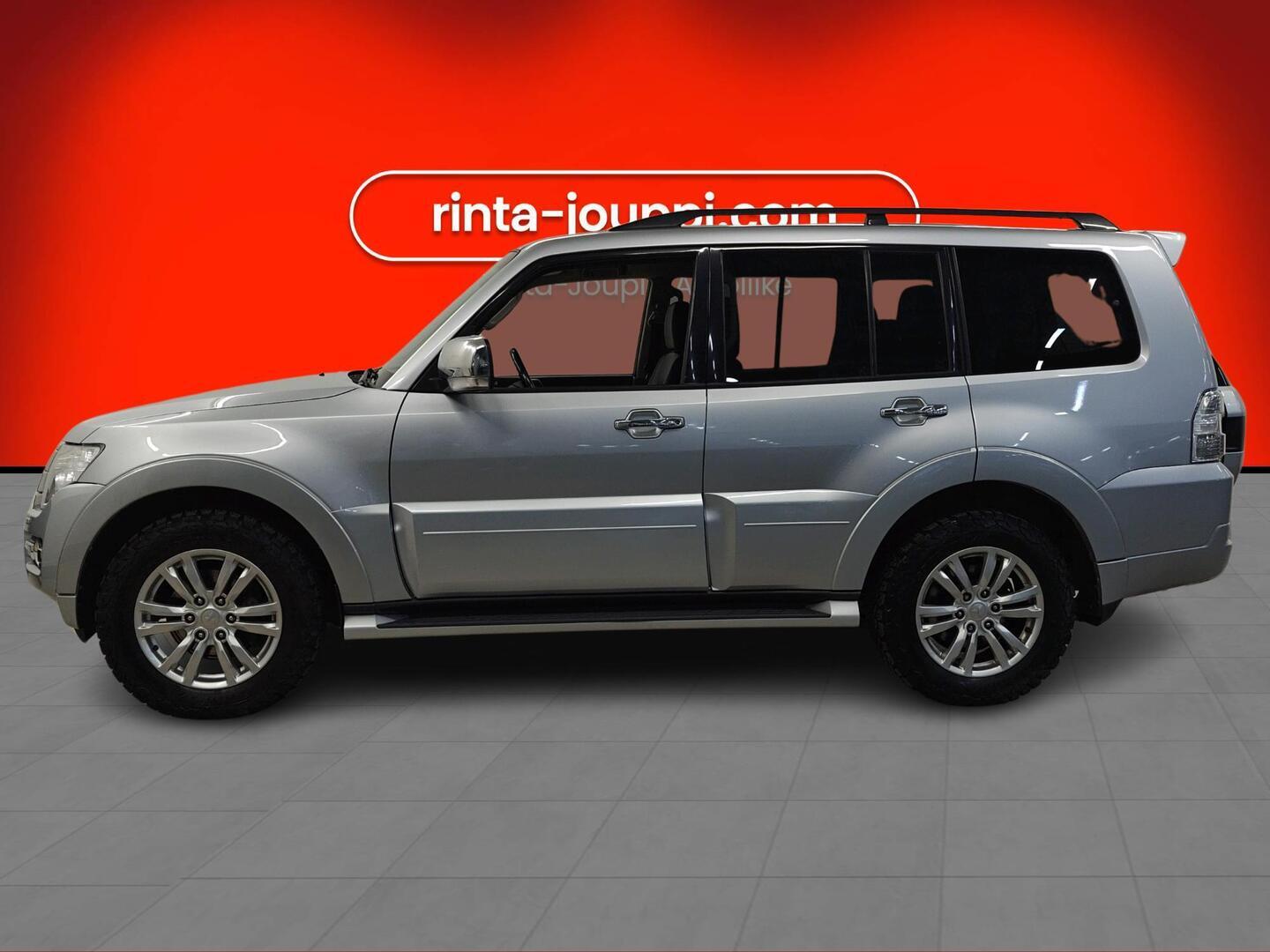 MITSUBISHI Pajero 2016