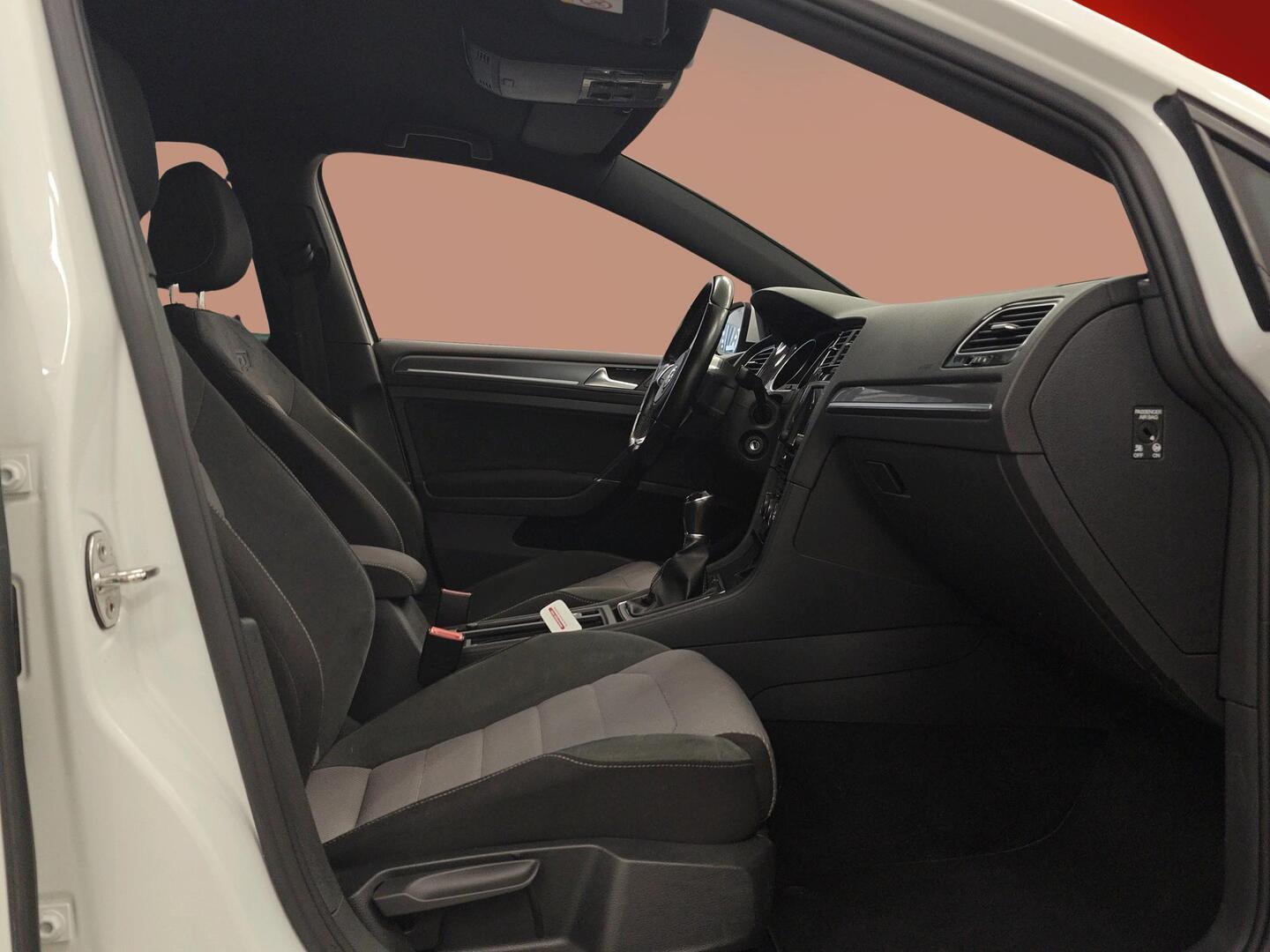 VOLKSWAGEN Golf 2016