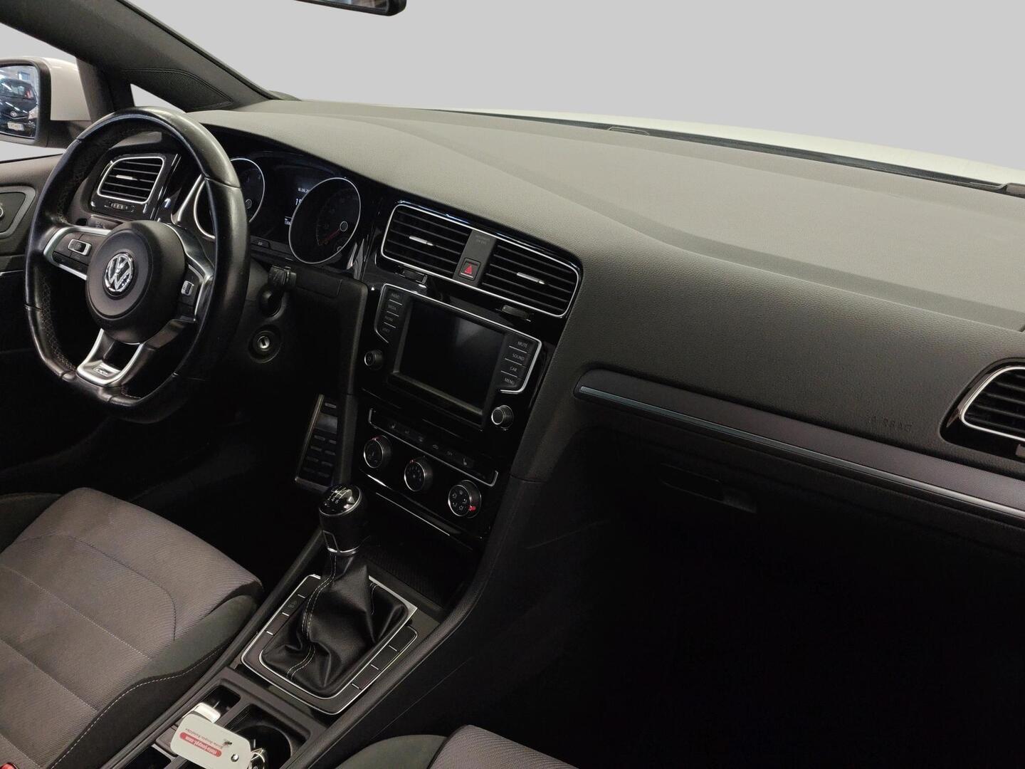 VOLKSWAGEN Golf 2016