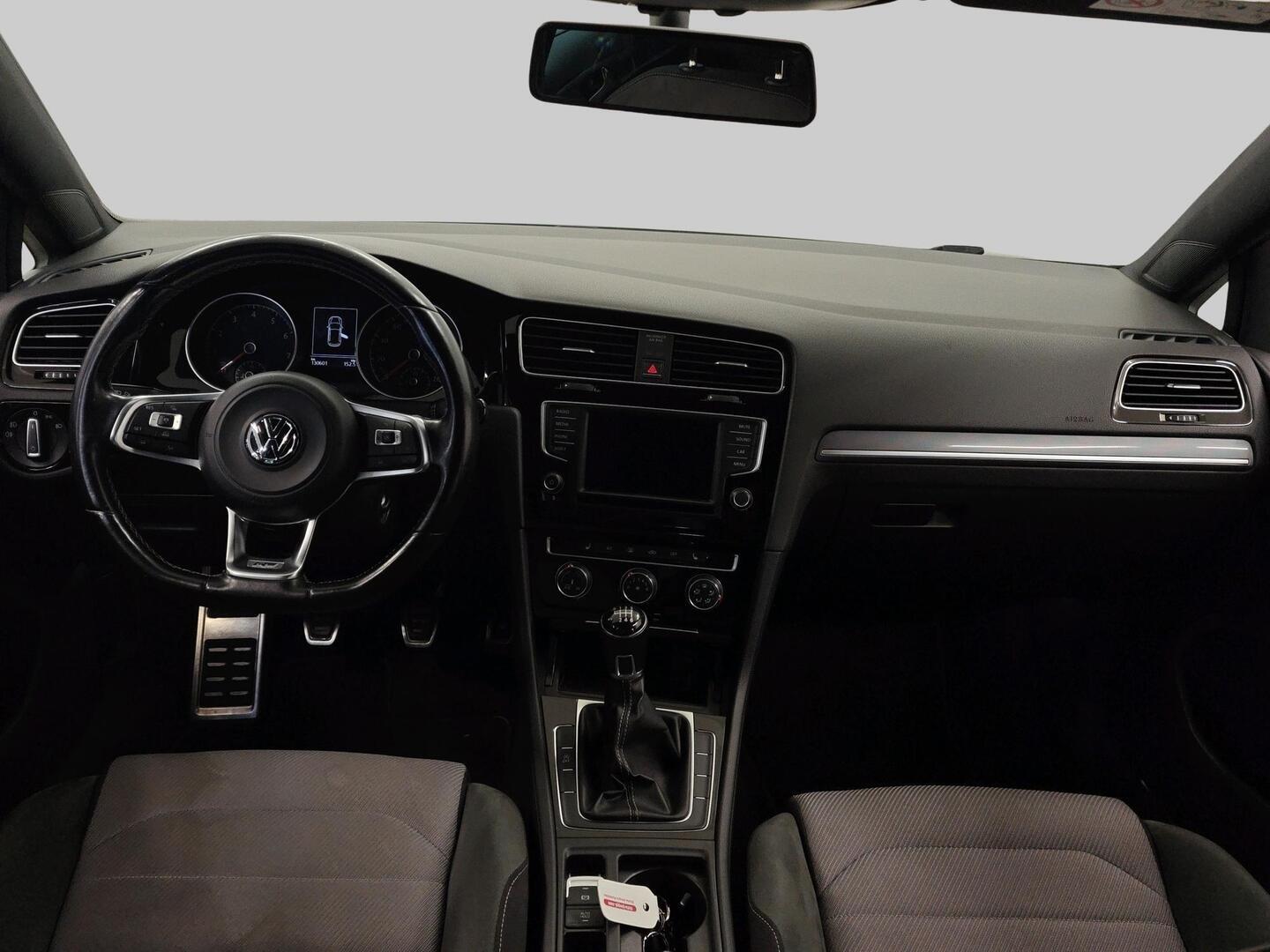 VOLKSWAGEN Golf 2016