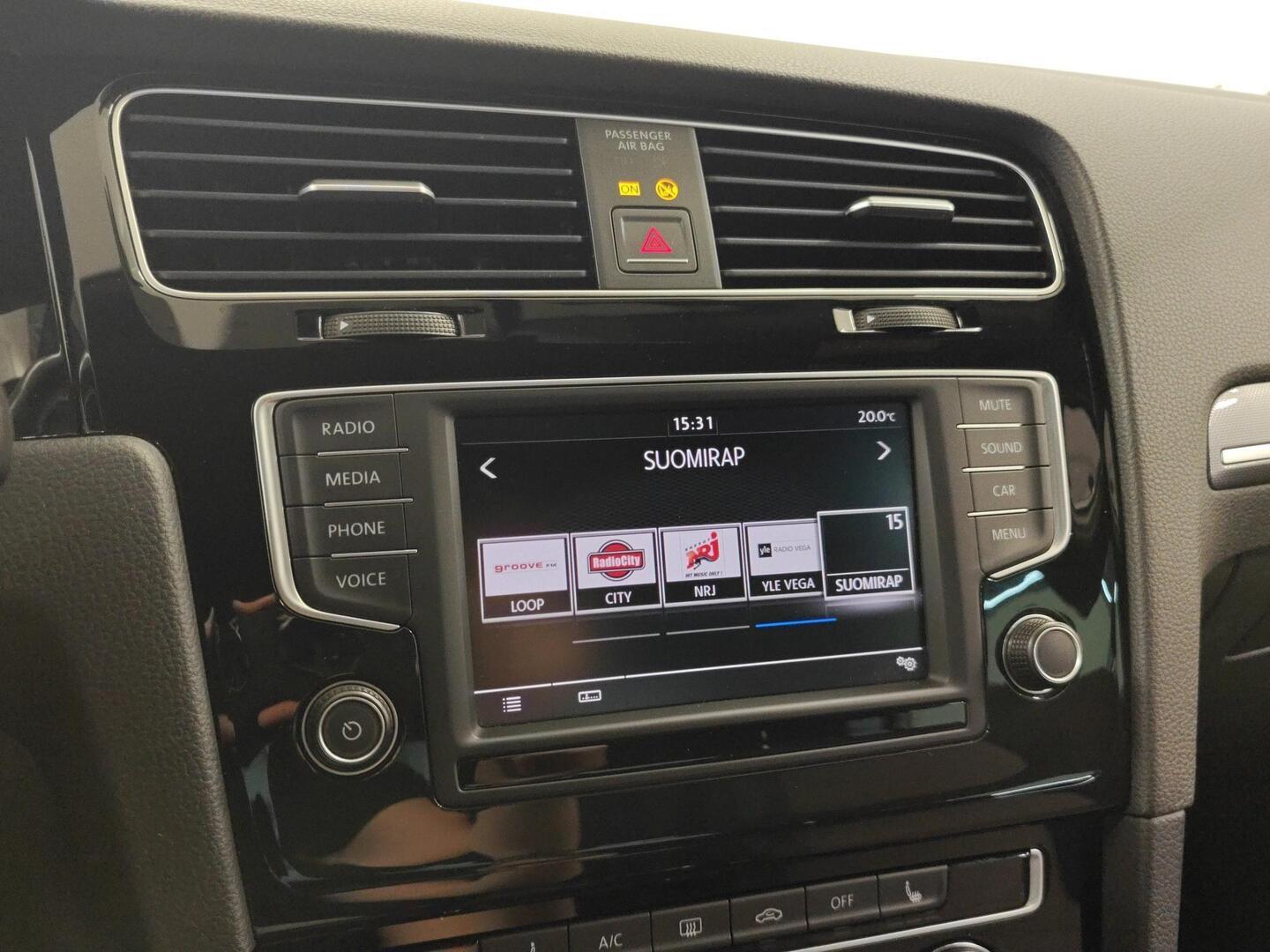 VOLKSWAGEN Golf 2016