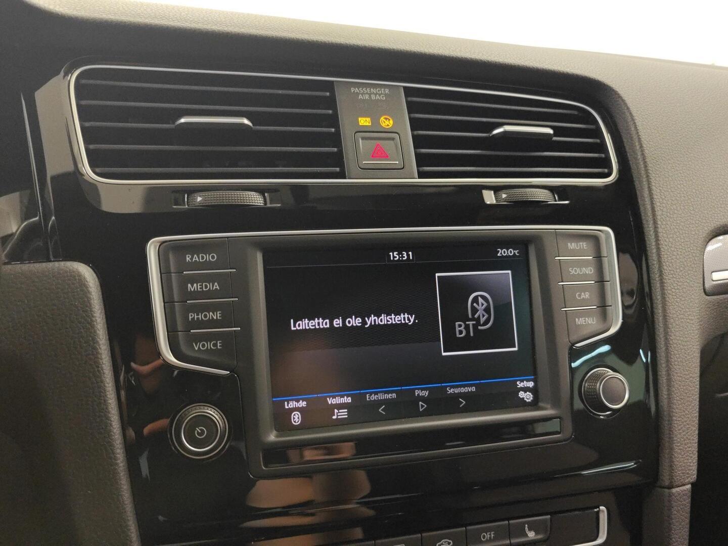 VOLKSWAGEN Golf 2016