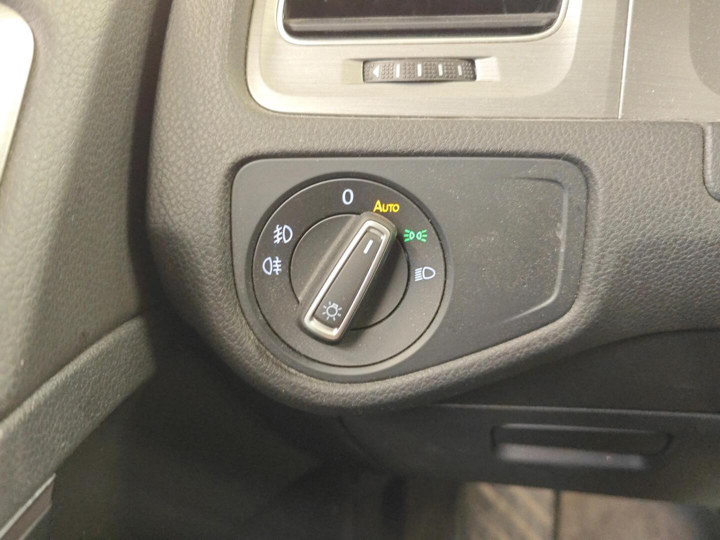 VOLKSWAGEN Golf 2014