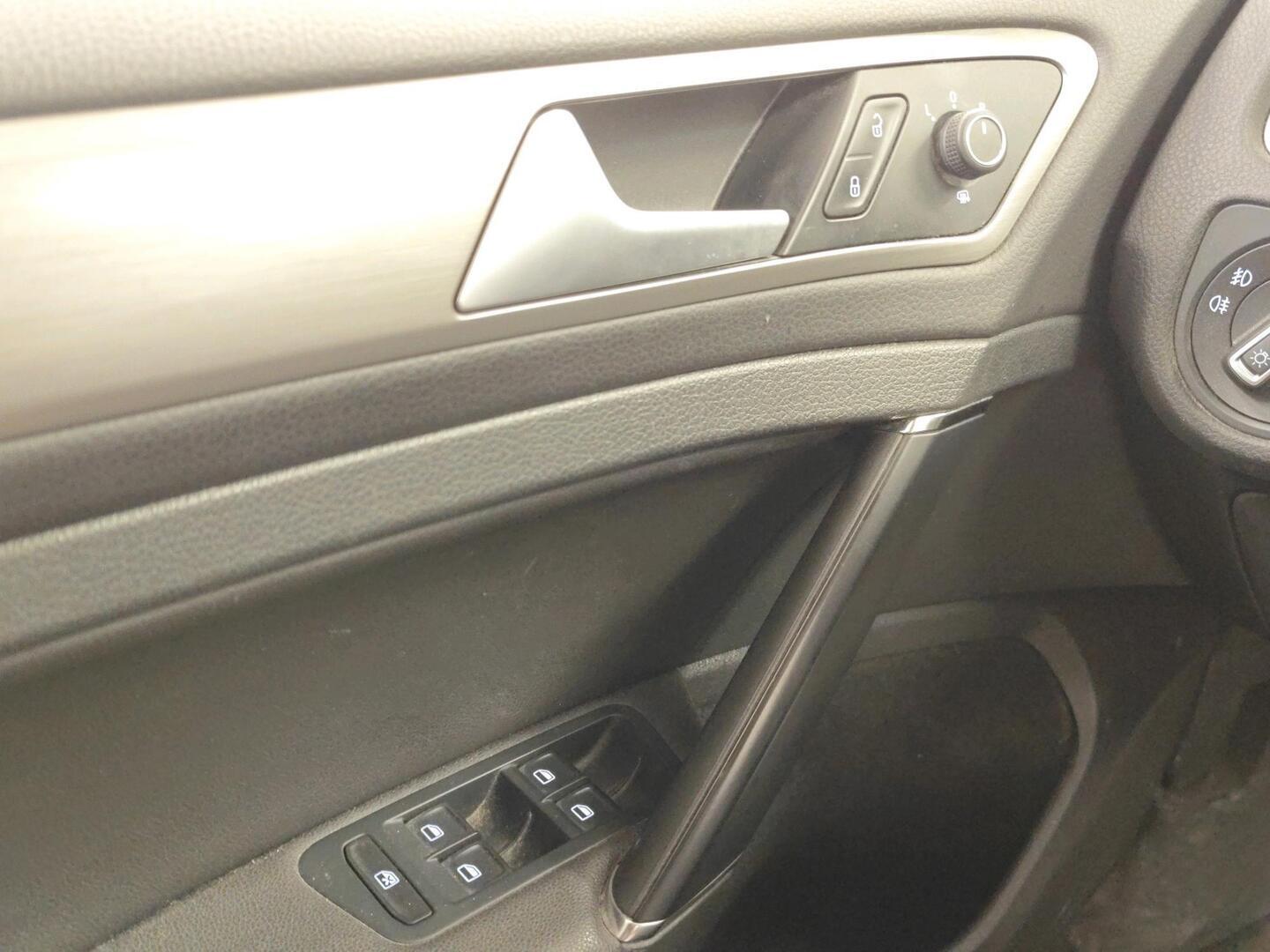 VOLKSWAGEN Golf 2014