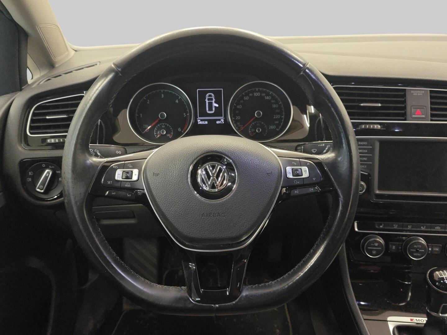 VOLKSWAGEN Golf 2015