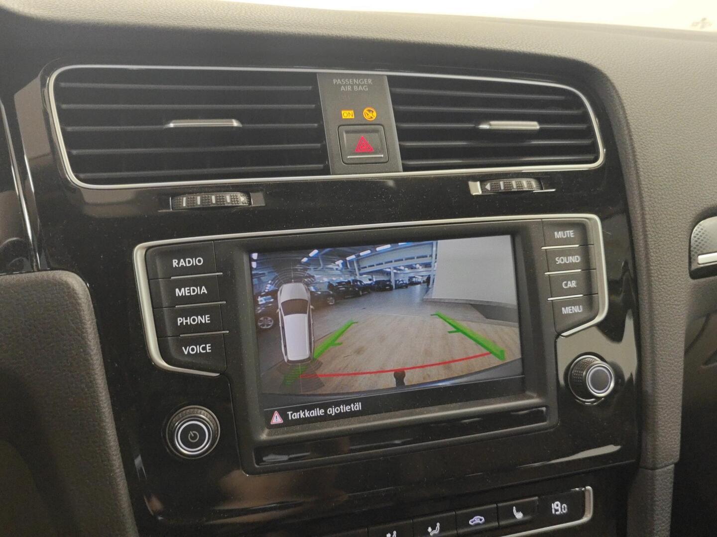 VOLKSWAGEN Golf 2015