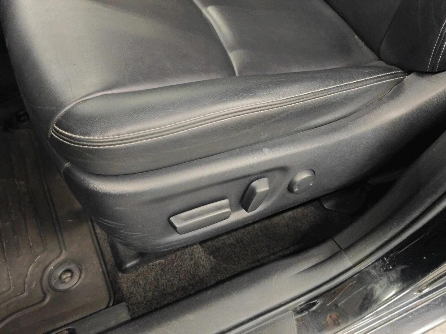 TOYOTA PRIUS+ 2019