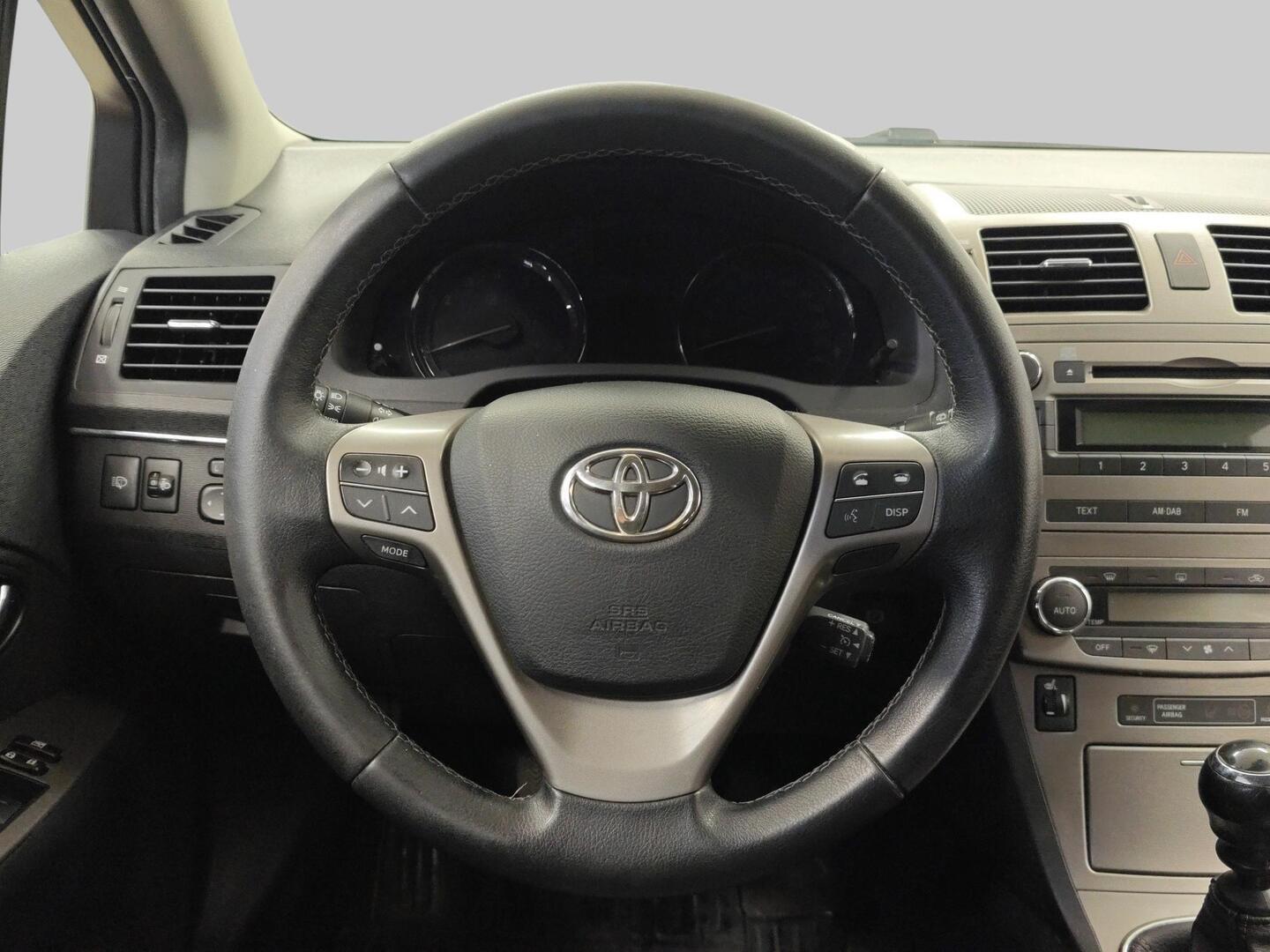 TOYOTA Avensis 2011