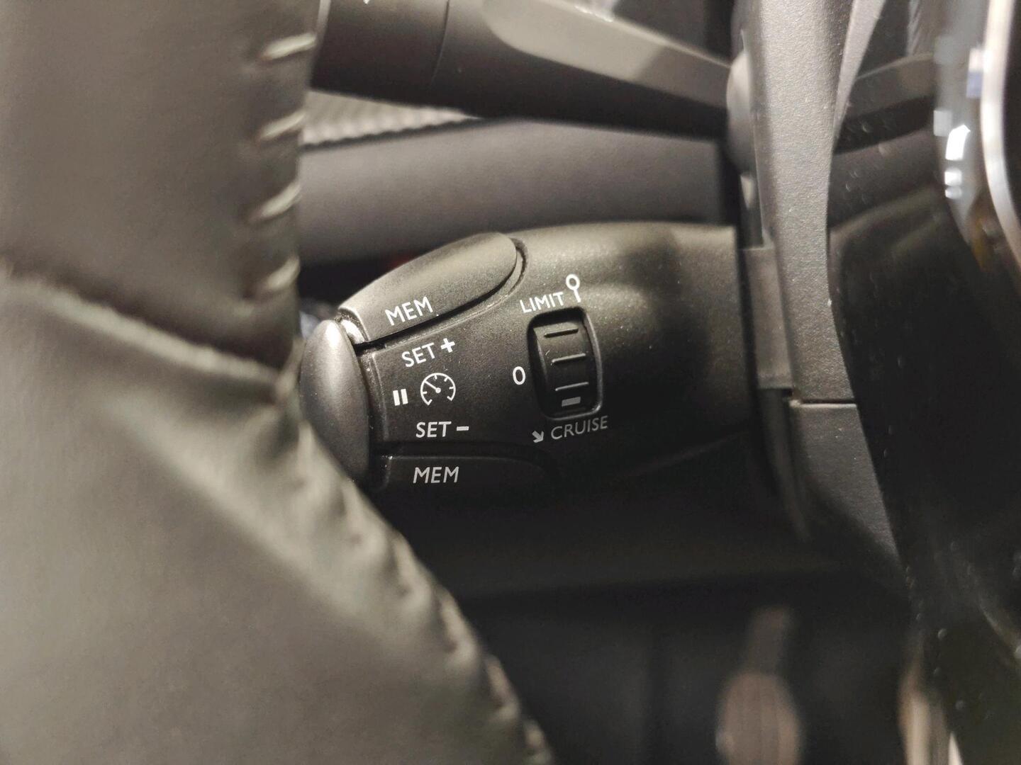 PEUGEOT 208 2022