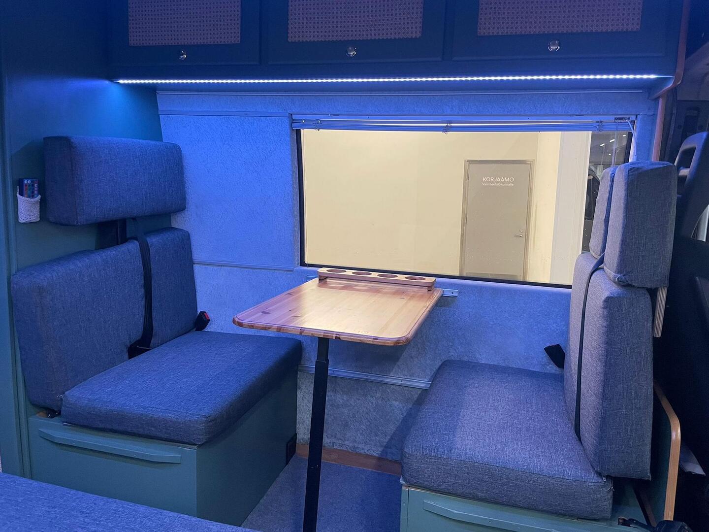 CASA CAR Casa A 2000