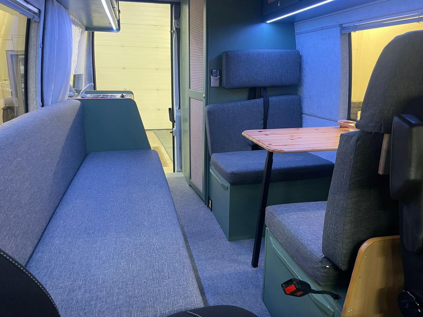 CASA CAR Casa A 2000