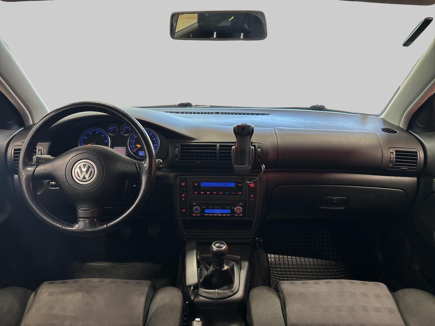VOLKSWAGEN Passat 2003