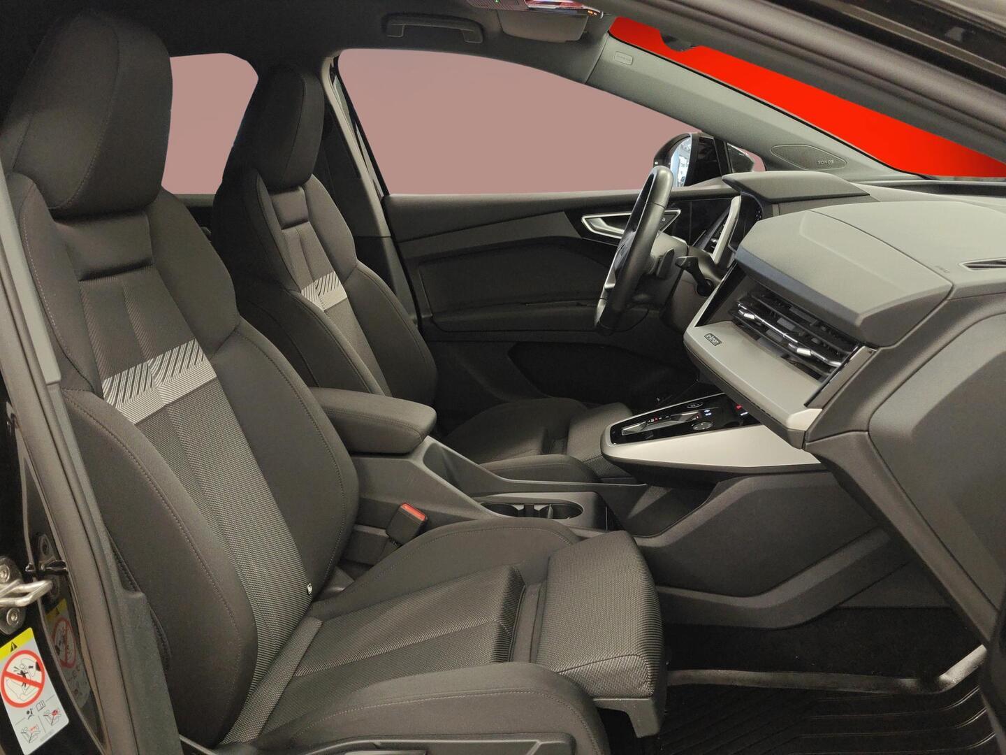 AUDI Q4 e-tron 2024