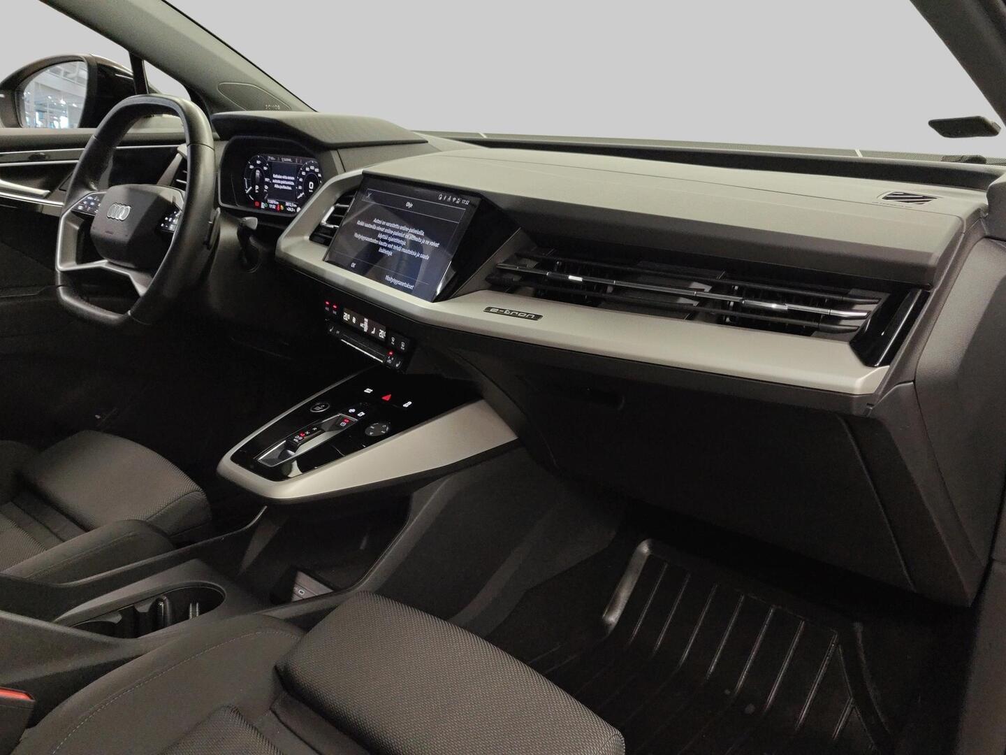 AUDI Q4 e-tron 2024