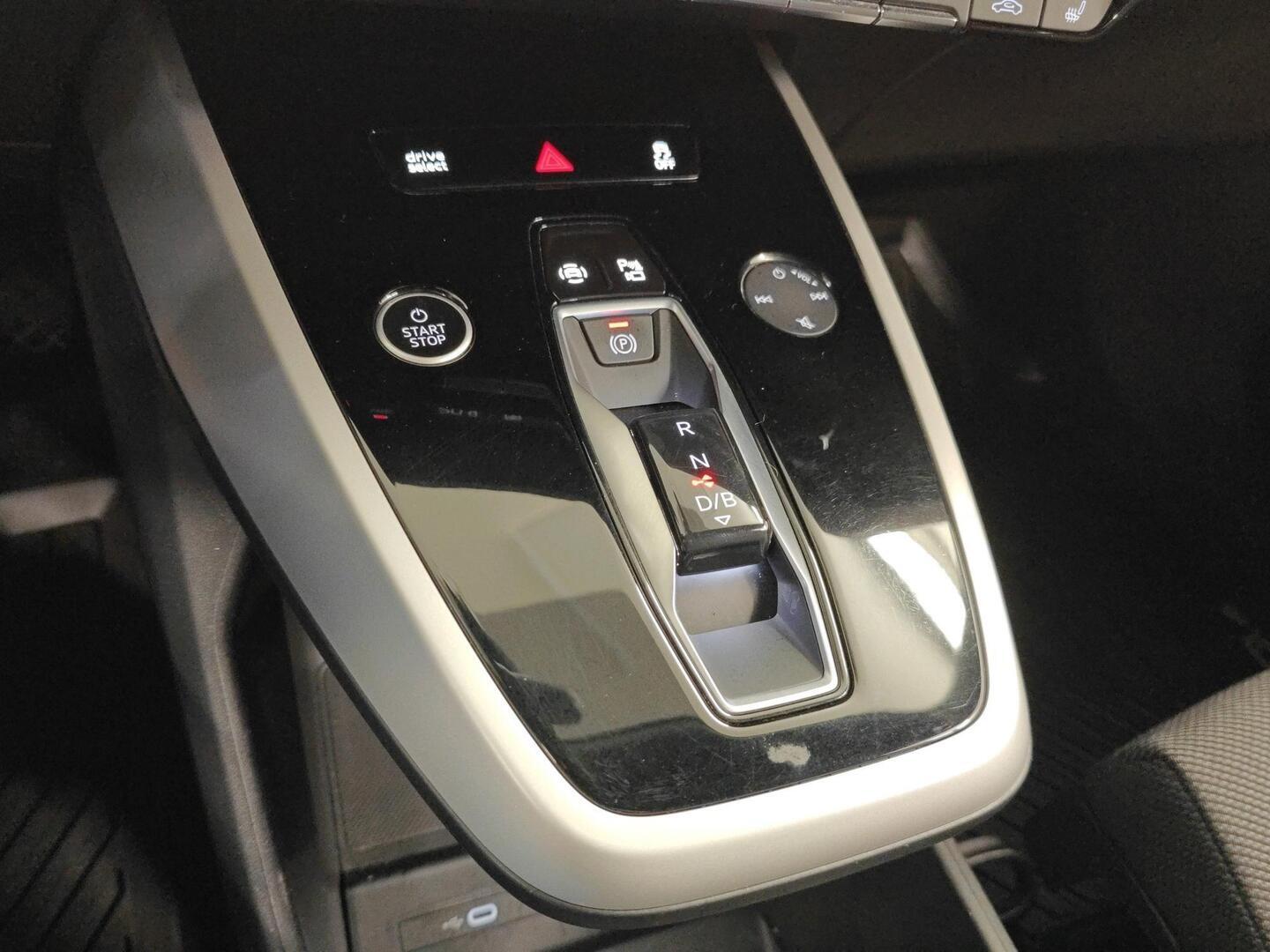 AUDI Q4 e-tron 2024