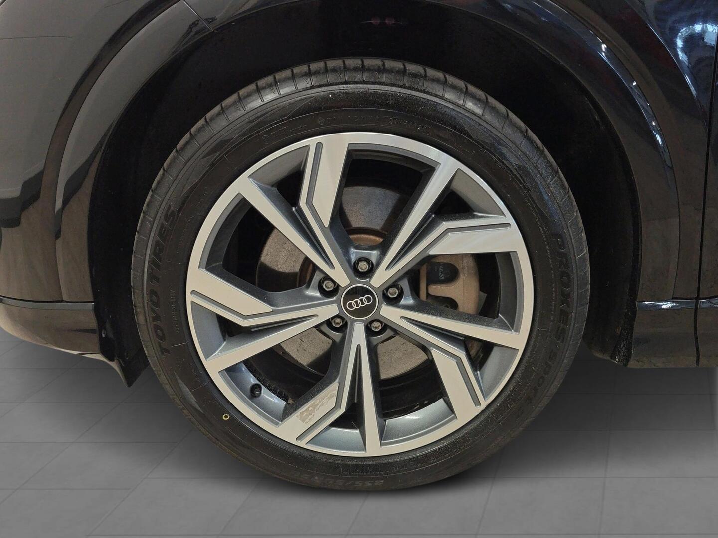 AUDI Q4 e-tron 2024