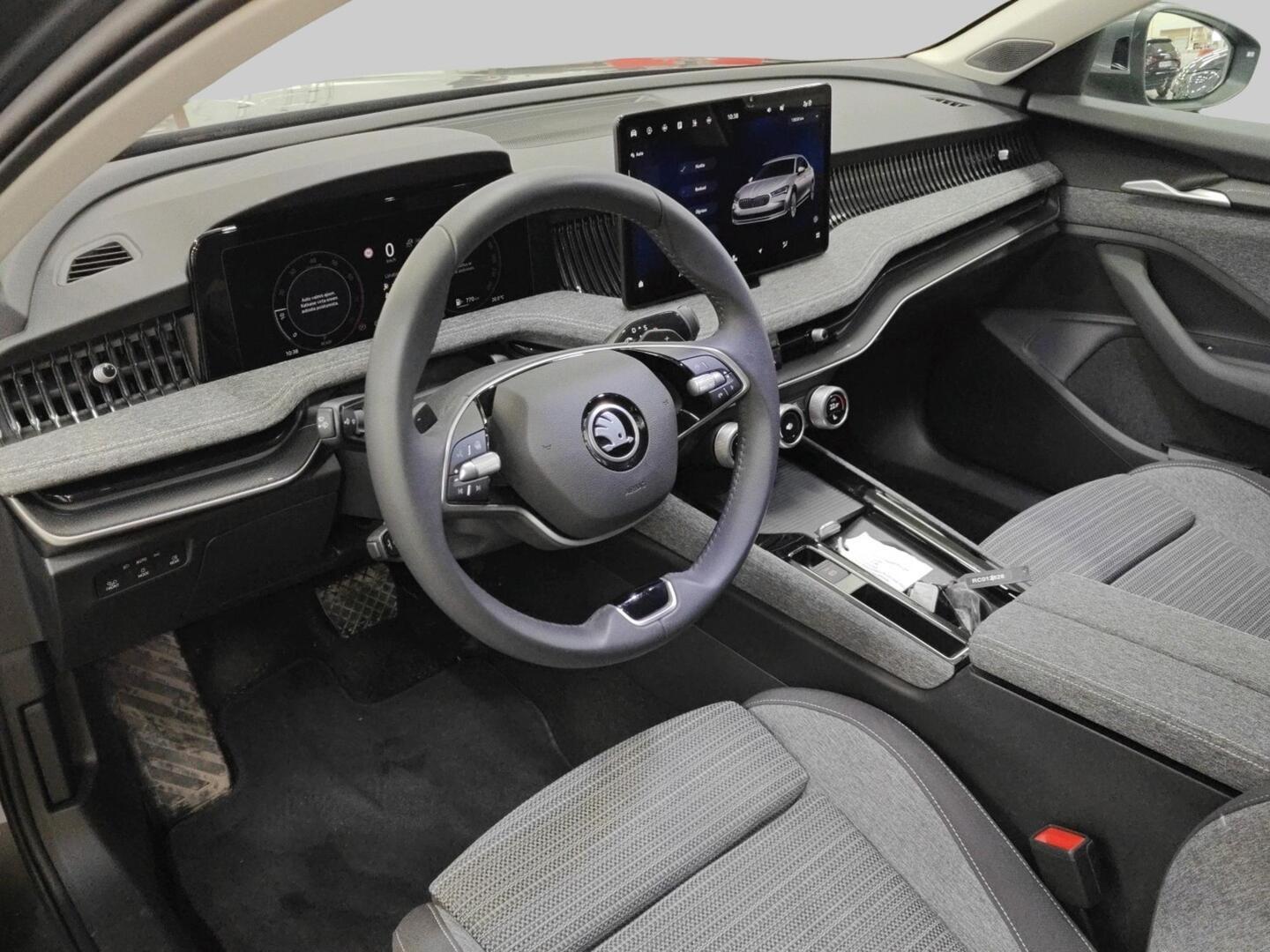 SKODA Superb 2025
