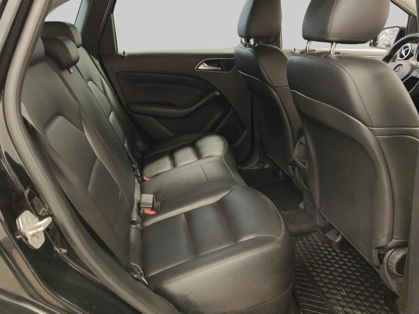 MERCEDES-BENZ B 2015