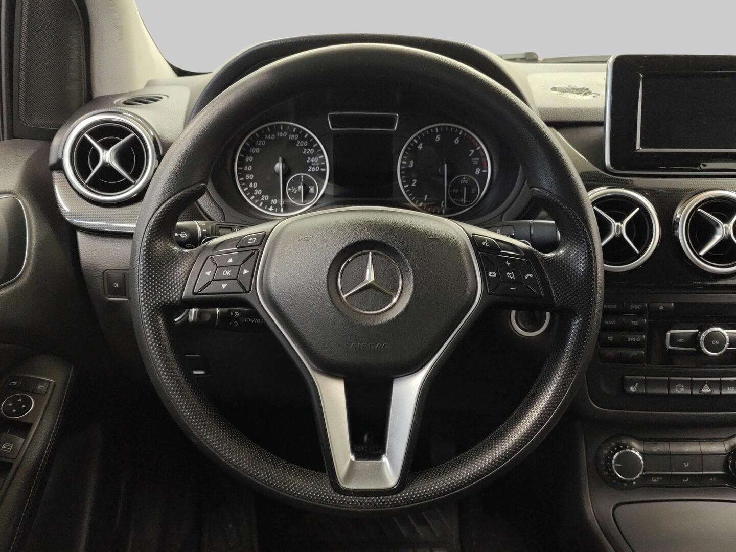 MERCEDES-BENZ B 2015