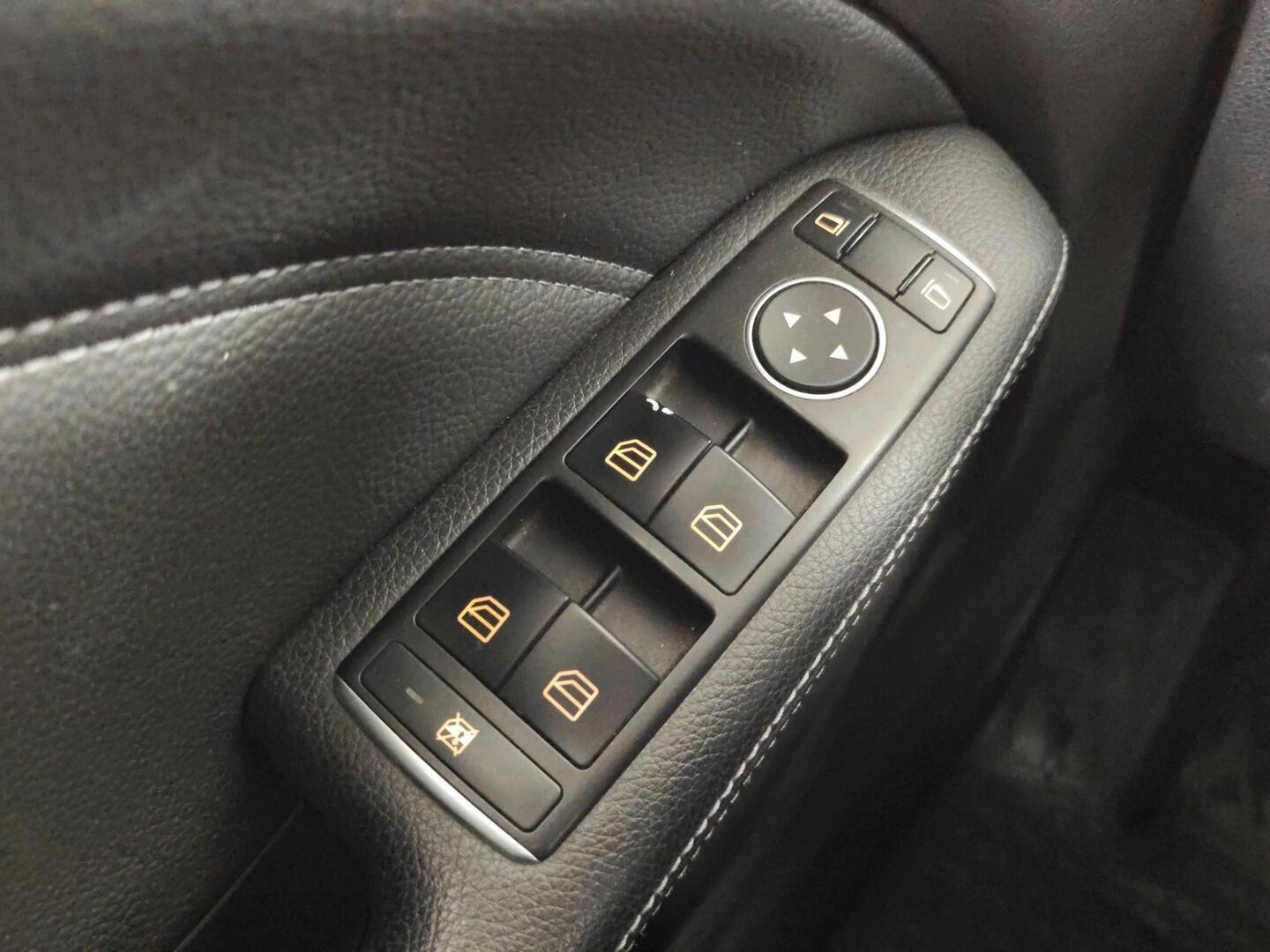 MERCEDES-BENZ B 2015