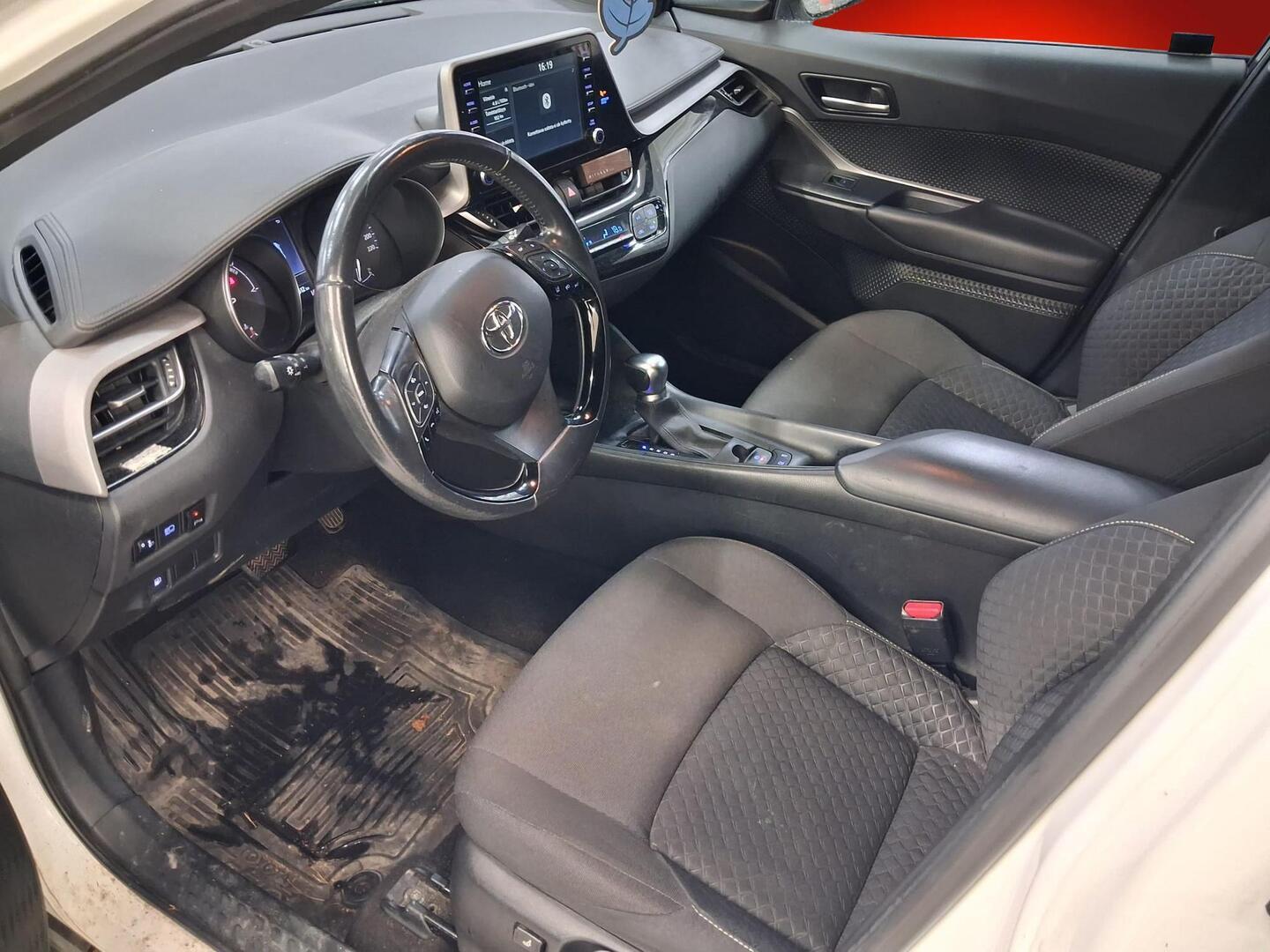 TOYOTA C-HR 2021